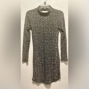Abercrombie & Fitch long sleeve dress Size small. black & white